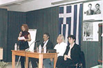 Ο-αγωνιστής-Μανόλης-Γλέζος-σε-εκδήλωση-στο-χώρο-του-Βαρβακείου-Πειραματικού-Γυμνασίου-(24-10-2003)